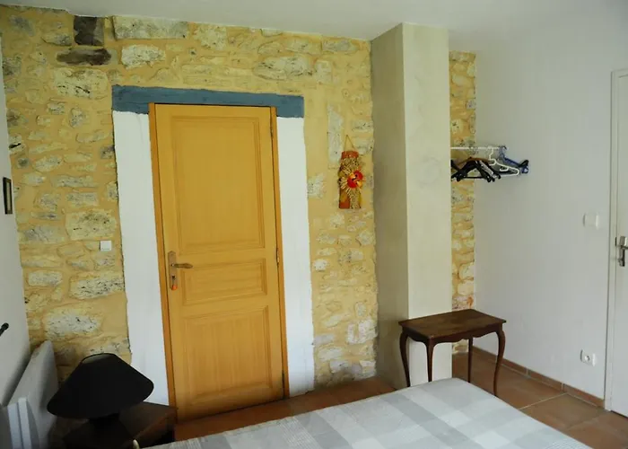 D'hotes Le Chintre Bed & Breakfast