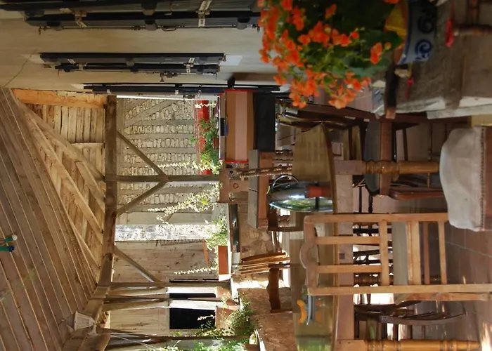 D'hotes Le Chintre Bed & Breakfast Queyssel