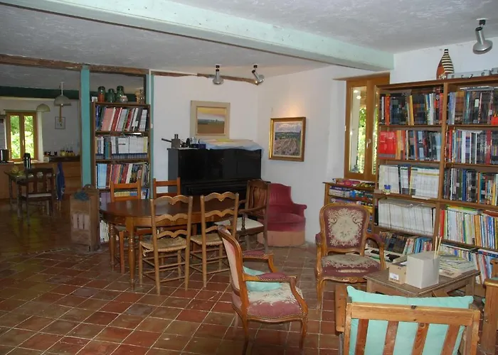 D'hotes Le Chintre Bed & Breakfast